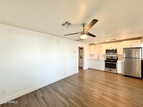 1202 E Kaler Dr in Phoenix, AZ - Foto de edificio - Building Photo