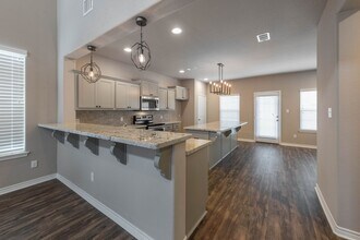 Available August 2026! NEW 5 Bed Luxury Ho in College Station, TX - Building Photo - Building Photo