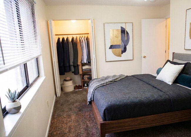 Imperial Grand Prix in Des Moines, IA - Foto de edificio - Building Photo