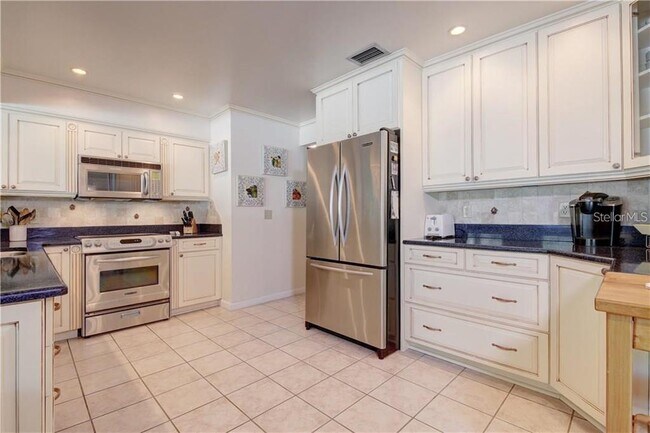 2395 6th Ave SW in Largo, FL - Building Photo - Building Photo