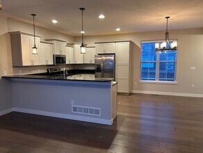 300 Clark Dr in Coralville, IA - Foto de edificio - Building Photo