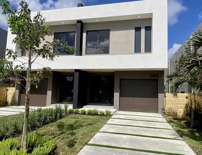 property at 309 SW 10th St