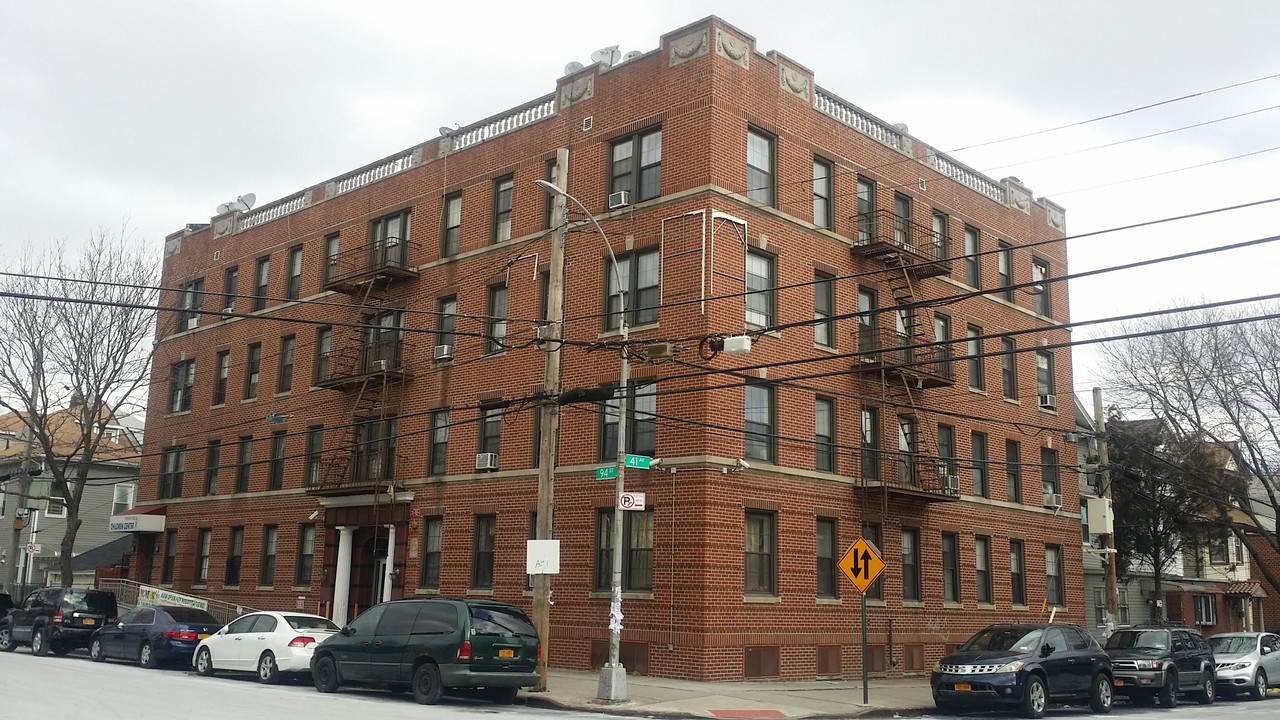 40-69 94th St in Flushing, NY - Building Photo