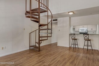 300 Lozes Ave in Lafayette, LA - Building Photo - Building Photo