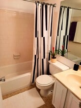 1260 21st St NW, Unit 808 in Washington, DC - Building Photo - Building Photo