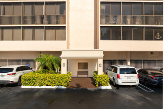 Bay Yacht Club Condominiums in Pompano Beach, FL - Building Photo - Building Photo