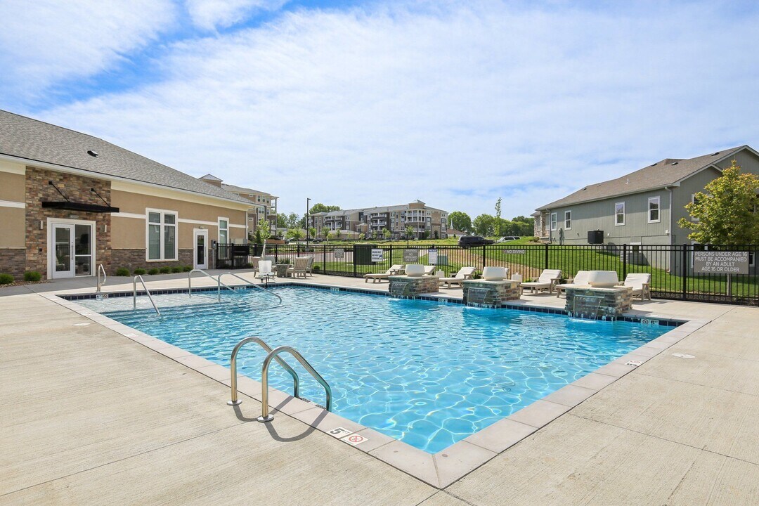 Bonavia Luxury Apartments in Shawnee, KS - Building Photo