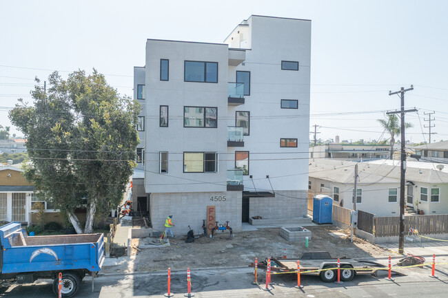 4505 Illinois St in San Diego, CA - Foto de edificio - Building Photo
