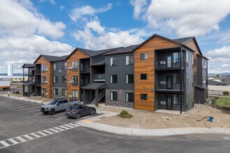 Apartments 26 in Post Falls, ID - Foto de edificio - Building Photo