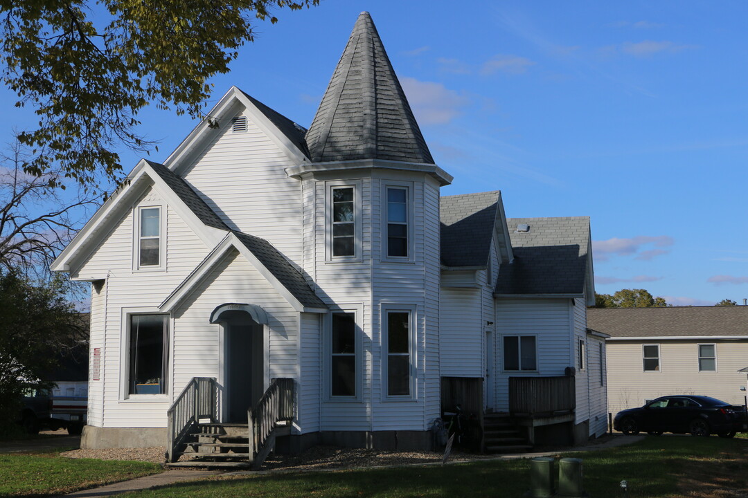 1009 W 22nd St, Unit 44 in Cedar Falls, IA - Building Photo