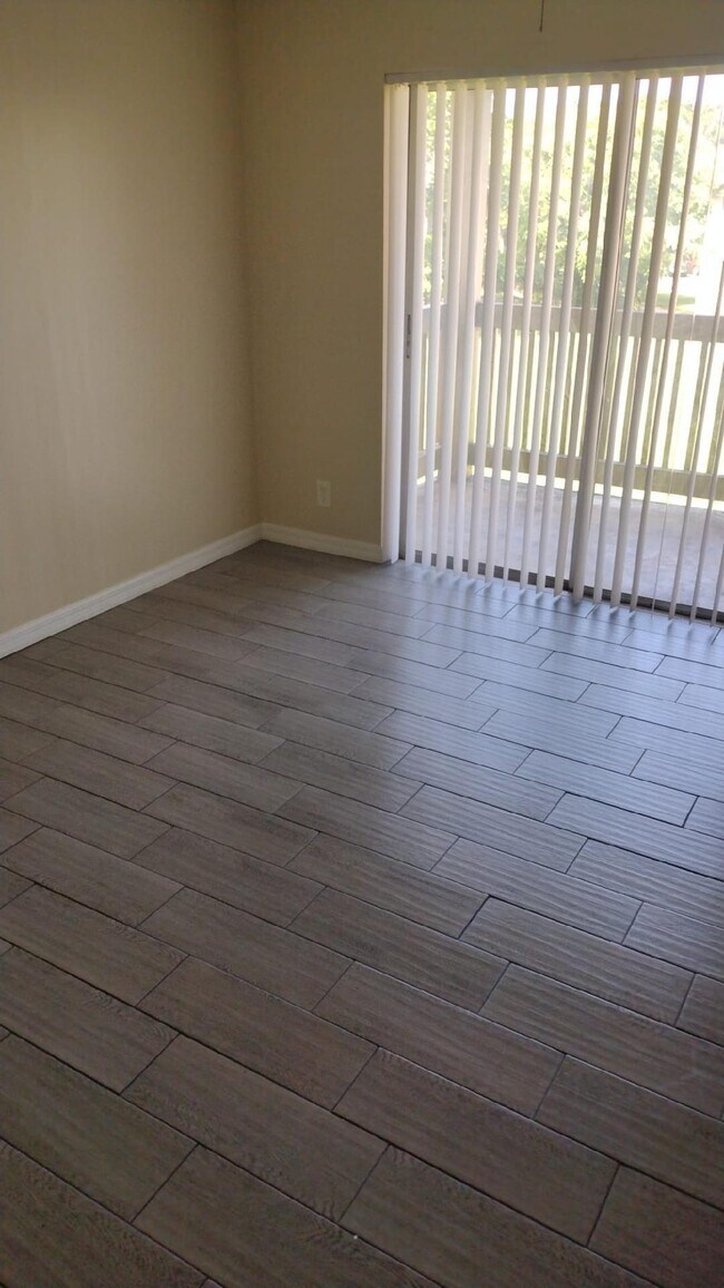 1830 Abbey Rd-Unit -J 206 in West Palm Beach, FL - Building Photo - Building Photo