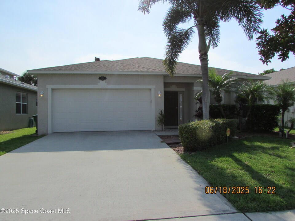 1708 Maeve Cir in West Melbourne, FL - Building Photo