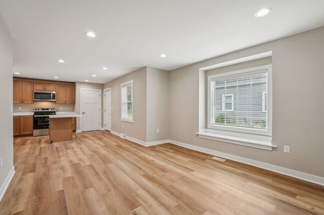 1284-1284A N 68th St