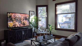 1908 E Webster Pl, Unit 2 in Milwaukee, WI - Building Photo