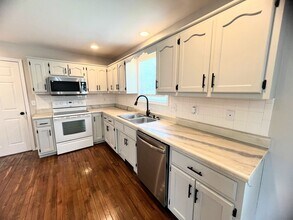 21090 Larson Rd in Waynesville, MO - Building Photo - Building Photo