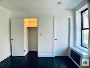 E 14 ST, Unit 23 in New York, NY - Foto de edificio - Building Photo