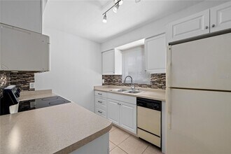 2757 Hidden Lake Blvd, Unit A in Sarasota, FL - Building Photo - Building Photo