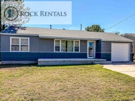 1117 E 17th Ave in Hutchinson, KS - Building Photo