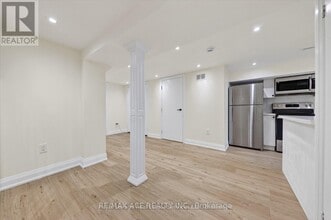 100 Brimwood Blvd in Toronto, ON - Building Photo - Building Photo