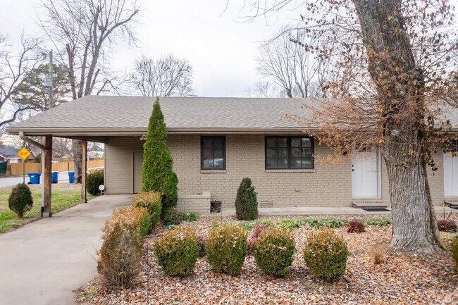 301 NW F St in Bentonville, AR - Building Photo - Building Photo