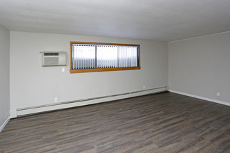 River Rock Apartments in Moorhead, MN - Building Photo - Interior Photo