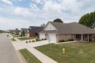 Bradford Duplexes in Tontitown, AR - Building Photo - Building Photo