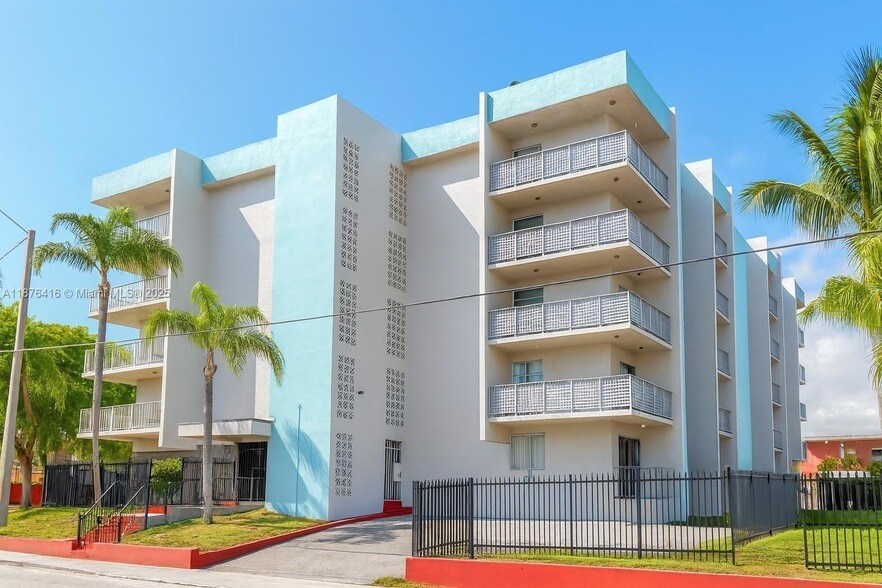 140 NW 14th Ave, Unit 5 in Miami, FL - Foto de edificio