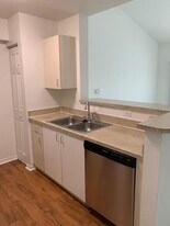 11165 SW 6th St in Pembroke Pines, FL - Building Photo