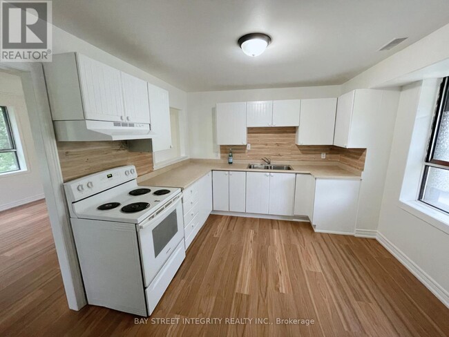 320 Miami Dr in Georgina, ON - Building Photo - Building Photo