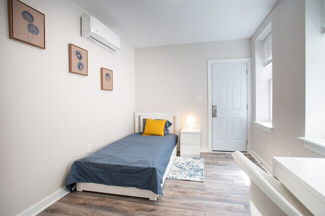 2549 N Bancroft St photo'