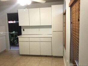 7168 SW 21st St in Miami, FL - Building Photo - Building Photo
