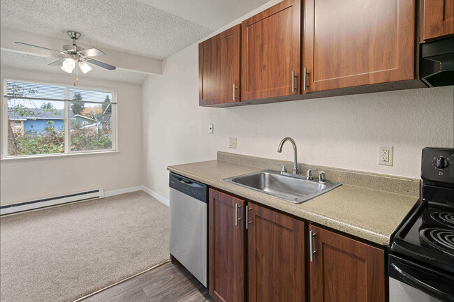 Brookstone Apartments in Seattle, WA - Building Photo - Building Photo