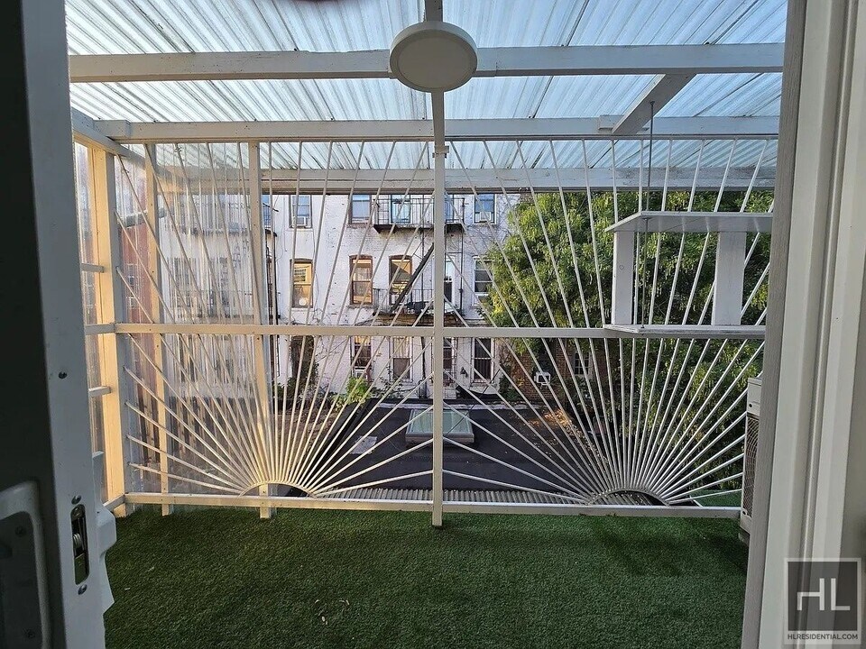289A Cooper St in Brooklyn, NY - Building Photo