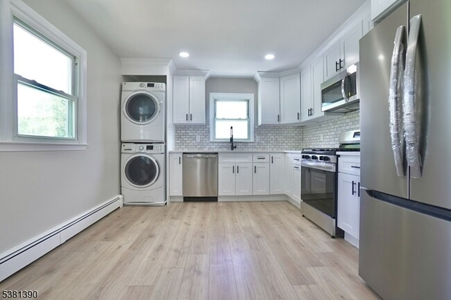 467 Hobson Ave in Saddle Brook, NJ - Building Photo - Building Photo