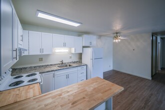 Emerald Bay Apartments in Santa Cruz, CA - Building Photo - Building Photo