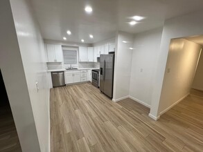 37 Orange Ave in Long Beach, CA - Building Photo - Building Photo