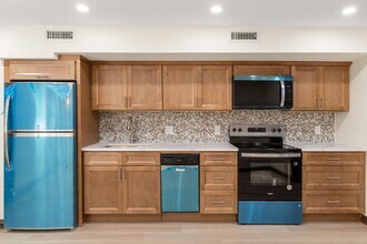 198 Beacon St, Unit A in Boston, MA - Building Photo - Building Photo