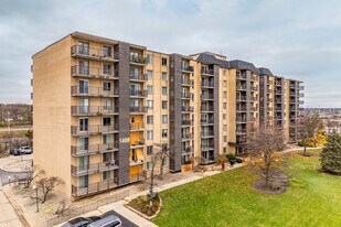 Cameo West Condominiums in Downers Grove, IL - Building Photo