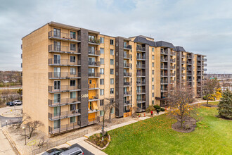 Cameo West Condominiums in Downers Grove, IL - Foto de edificio - Primary Photo