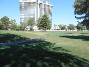 3181 Pinehurst Dr in Las Vegas, NV - Foto de edificio - Building Photo