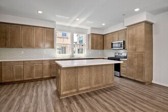 2317 Columba Gln in Escondido, CA - Building Photo - Building Photo