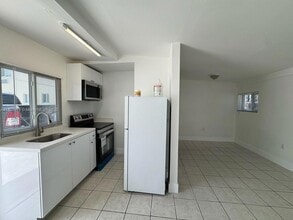 856 SW 6th St, Unit 106 in Miami, FL - Building Photo - Building Photo