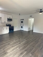 7825 Goode St in Houston, TX - Building Photo - Building Photo