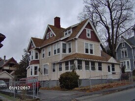 39 Chestnut Ave, Unit 2 in Waterbury, CT - Building Photo