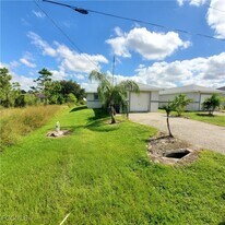 777 Bedford Dr in Lehigh Acres, FL - Building Photo