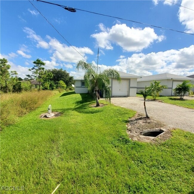777 Bedford Dr in Lehigh Acres, FL - Building Photo - Building Photo