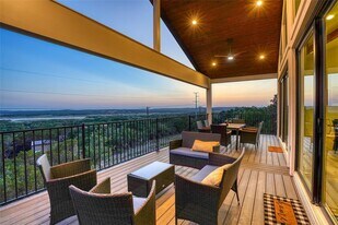 7002 Deepwood Dr in Lago Vista, TX - Building Photo