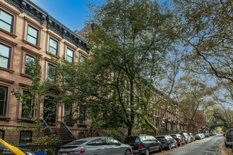 105 Park Pl in Brooklyn, NY - Building Photo - Building Photo