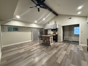 681 Kenwood St in Upland, CA - Foto de edificio - Building Photo