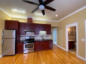 1524 Bay St, Unit #B in Alameda, CA - Foto de edificio - Building Photo